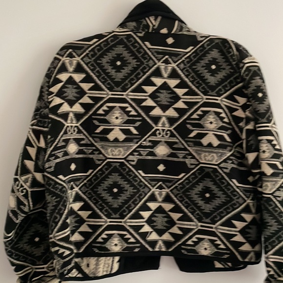 🎭 SOLD 🎭 Southwestern woven jacket - Picture 3 of 3